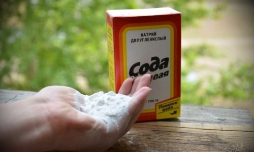 Принимать соду следует натощак, за 20-30 минут до или через 2 часа после еды, разведя необходимое количество соды в стакане теплой кипяченой воды или молока